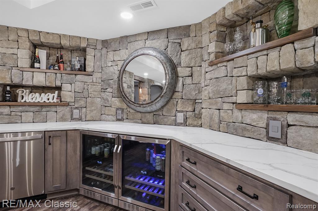 50757 CALVERT ISLE Drive, Novi, MI — Photo 68