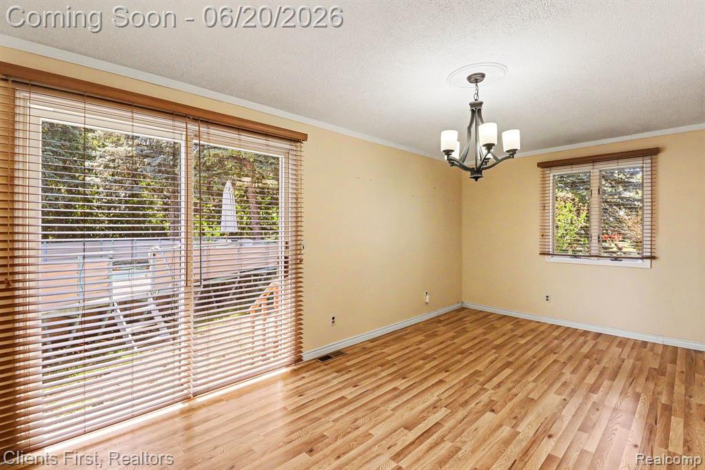 8260 Arnold Street, Dearborn Heights, MI 48127 — Photo 12