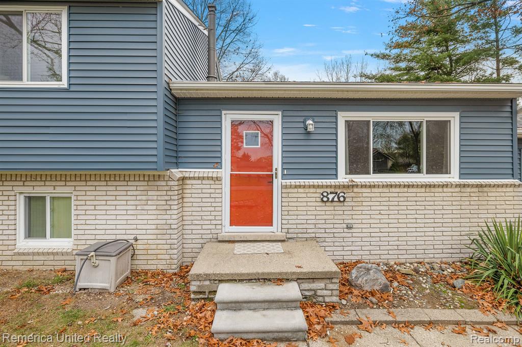 876 RIDGEMONT Street, Commerce Twp, MI 48382 — Photo 9