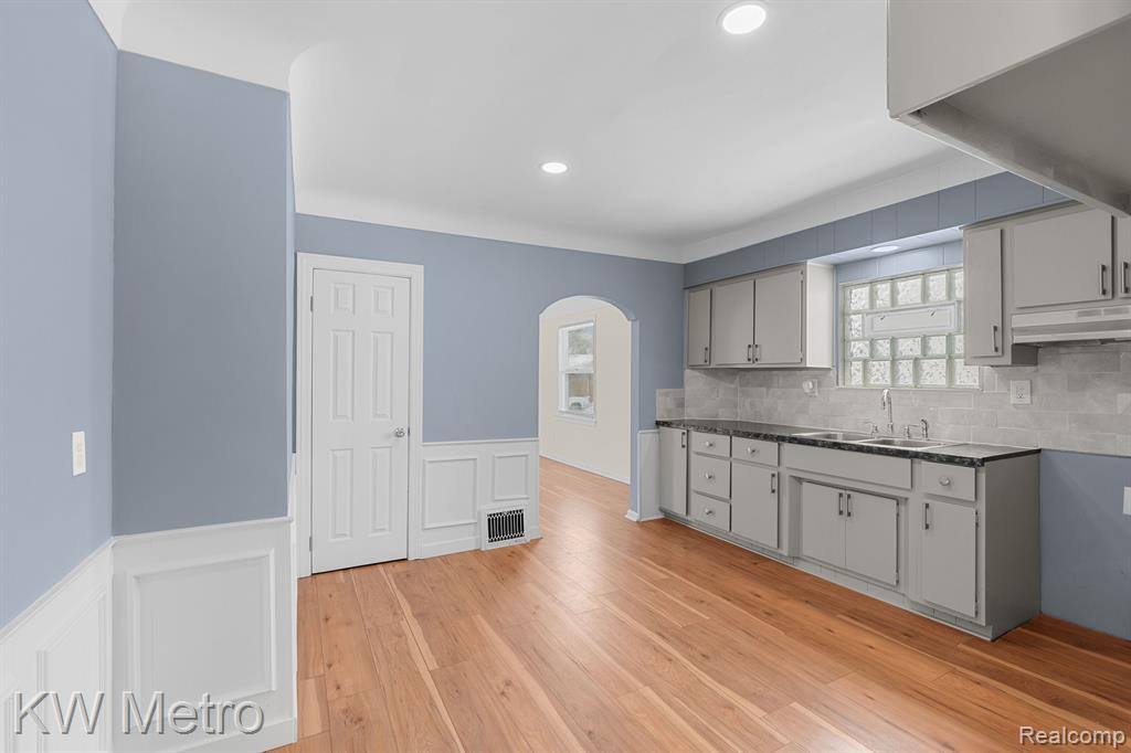 8135 REPUBLIC Avenue, Warren, MI 48089 — Photo 10