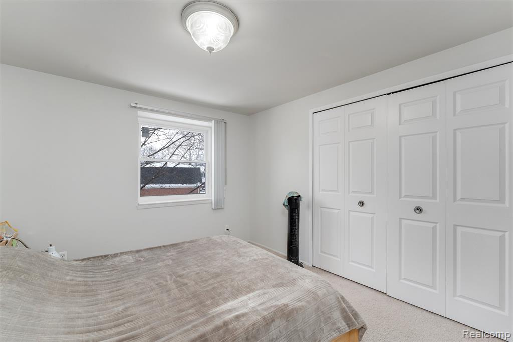 45704 Kensington St, Utica, MI 48317 — Photo 13