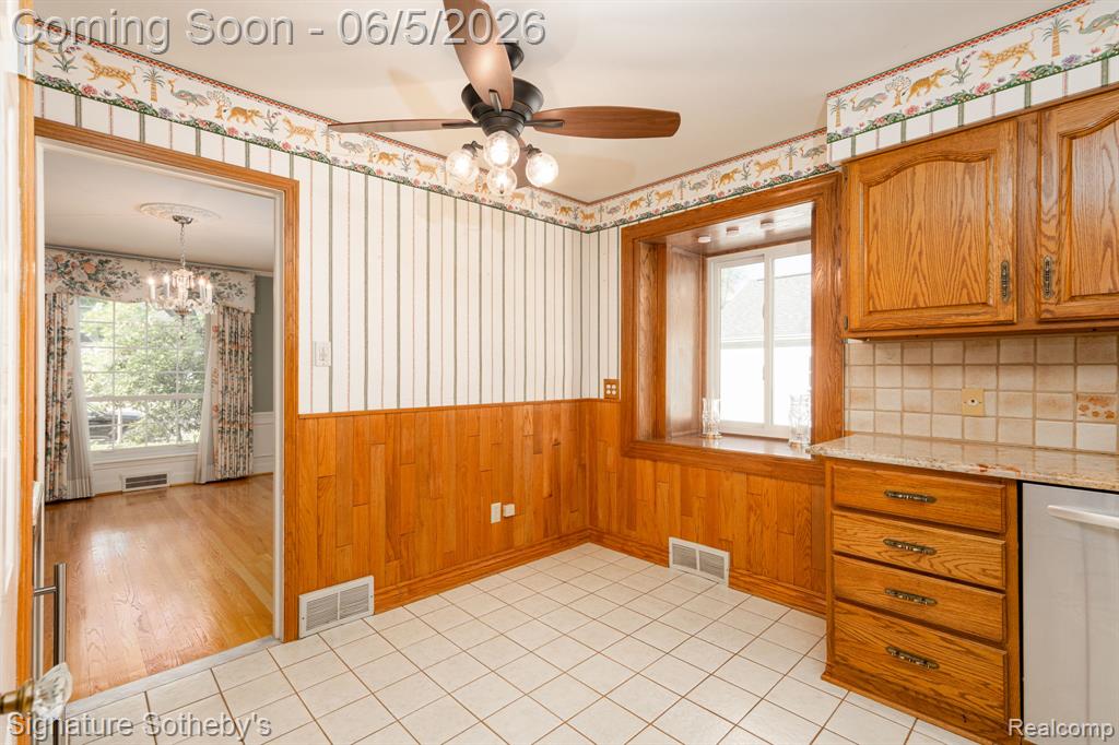 274 Hillcrest Avenue, Grosse Pointe, MI 48236 — Photo 13