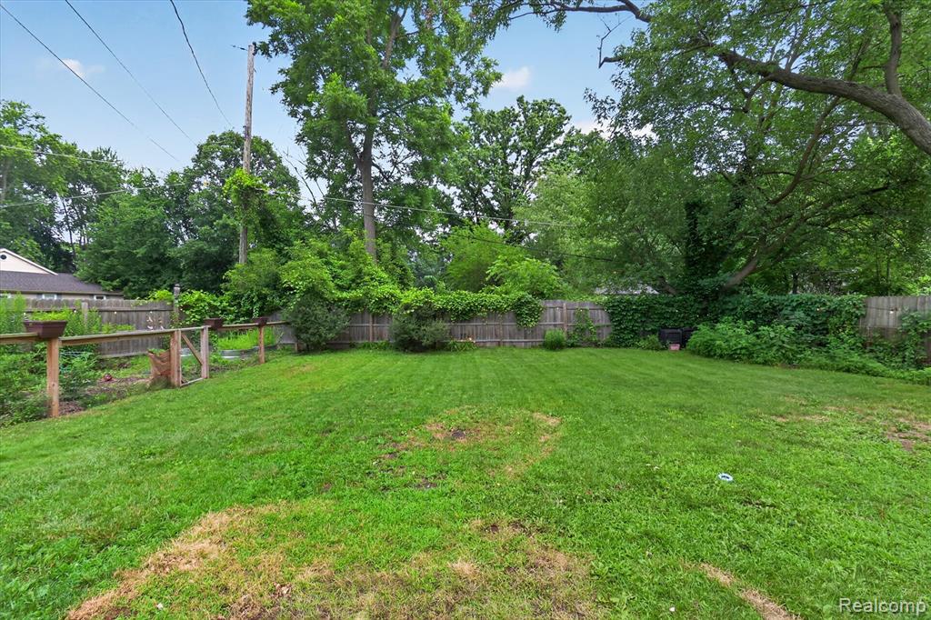21154 Flanders Street, Farmington, MI 48335 — Photo 44