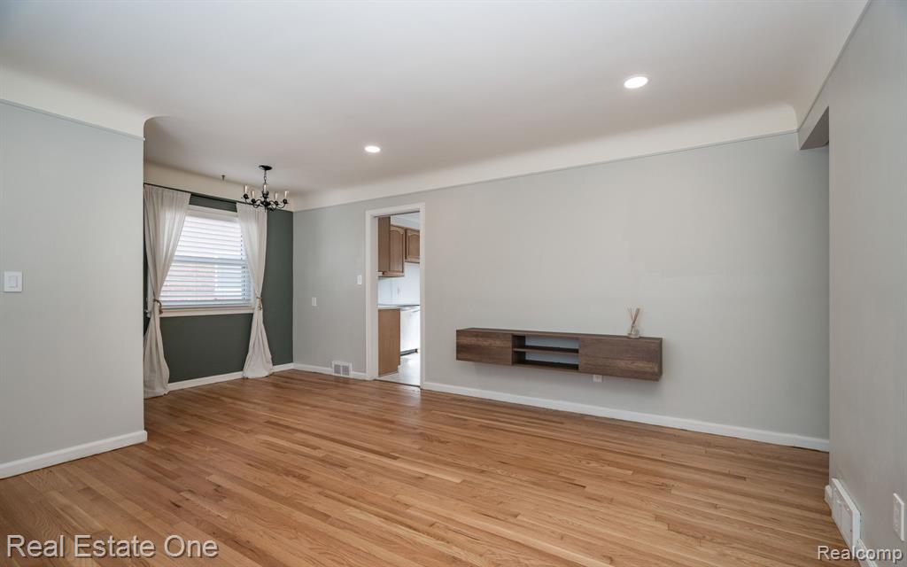 421 W Sunnybrook Drive, Royal Oak, MI 48073 — Photo 8