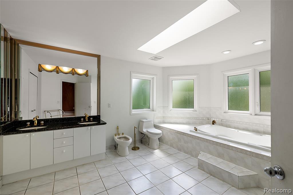 6358 Golden Lane, West Bloomfield, MI — Photo 22