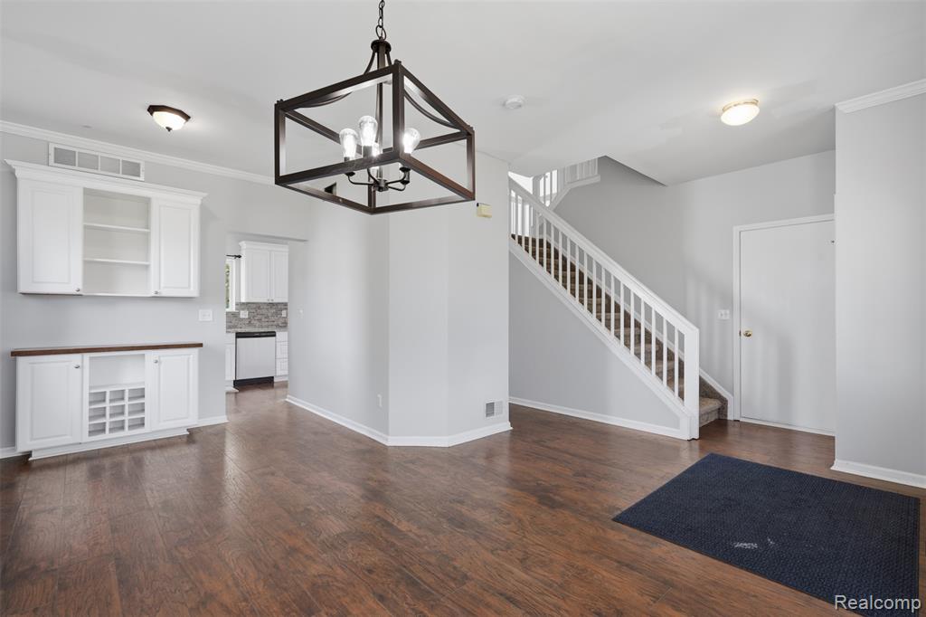 1099 Carriage Hill Drive, Fenton, MI 48430 — Photo 4