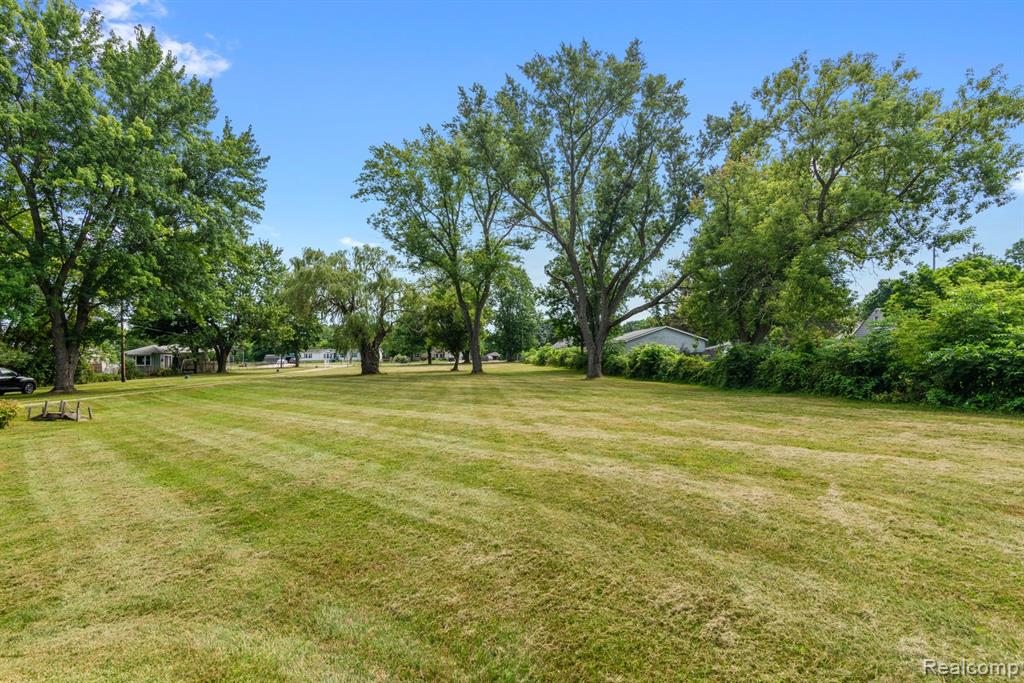 3499 E Carpenter Road, Flint, MI 48506 — Photo 5