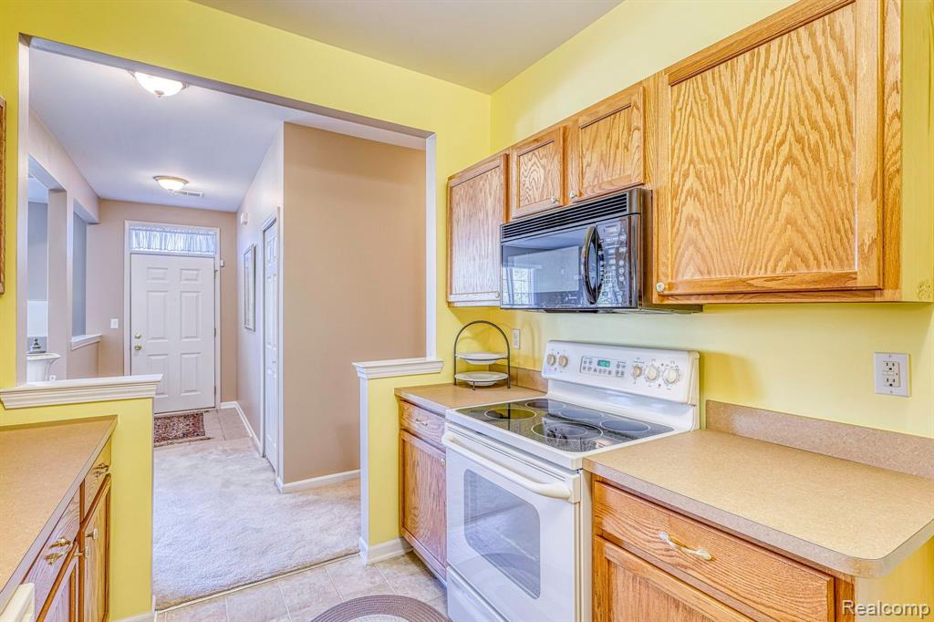 1828 FLAGSTONE Circle, Rochester, MI 48307 — Photo 16