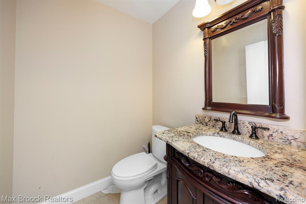 4619 MAURA Lane, West Bloomfield, MI 48323 — Photo 27