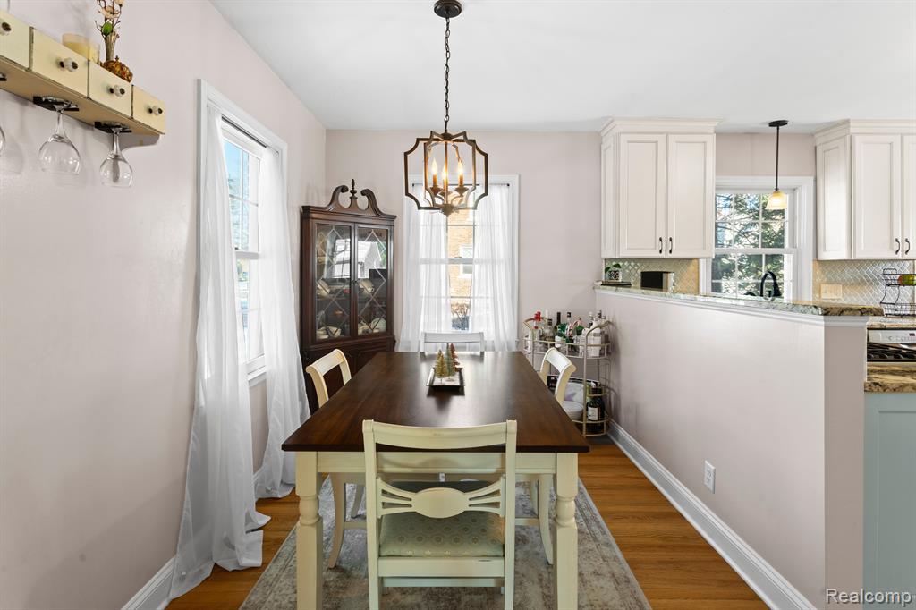 9806 BERWICK Street, Livonia, MI 48150 — Photo 18