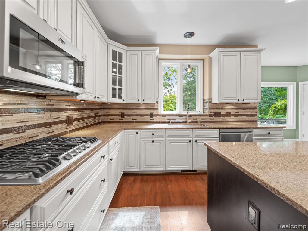 5471 Parkside Drive, Brighton, MI 48114 — Photo 14