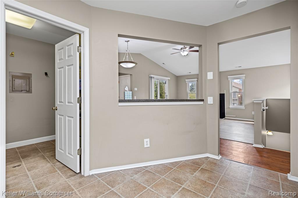 20745 Indian Creek Drive, Farmington Hills, MI 48335 — Photo 20