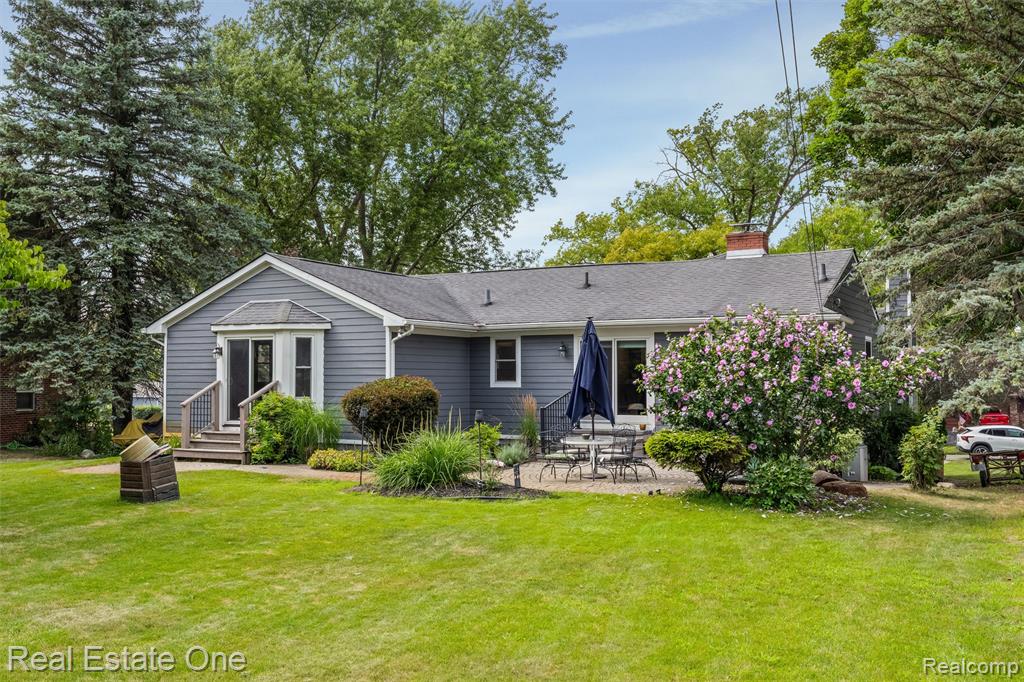 1045 Clara Street, Commerce Twp, MI 48390 — Photo 33