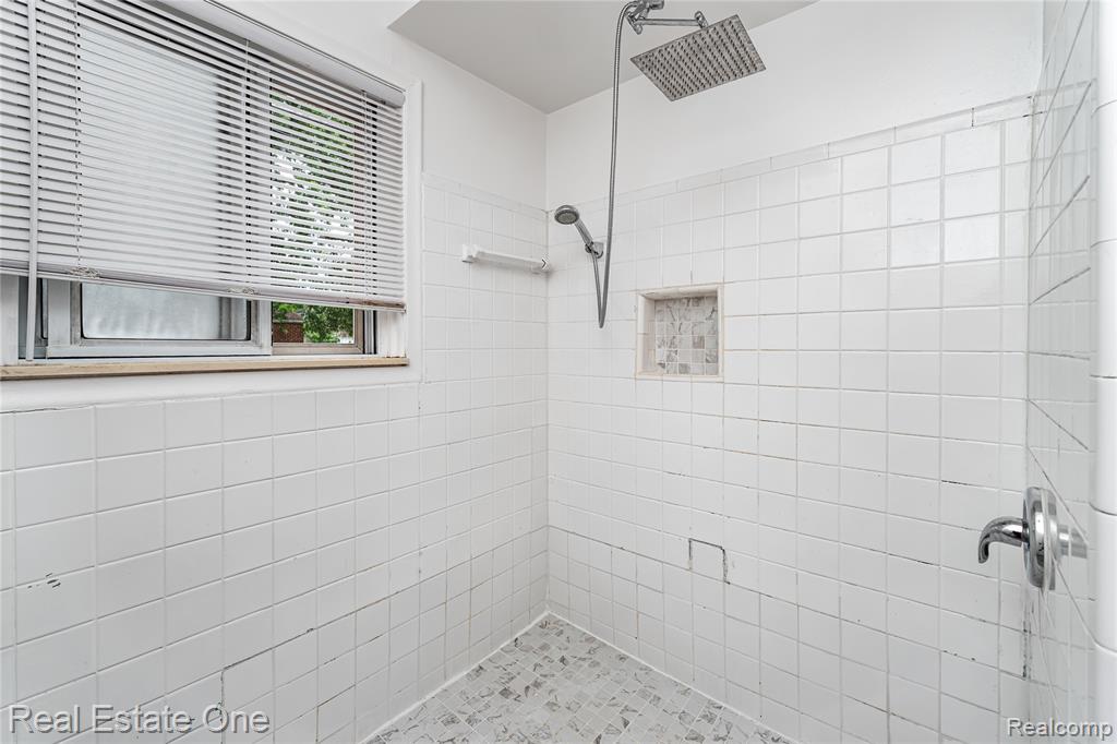 4718 Roosevelt Boulevard, Dearborn Heights, MI 48125 — Photo 10