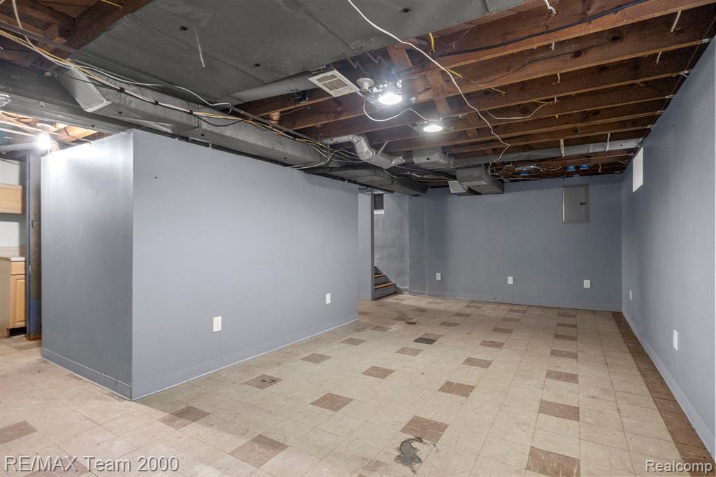 421 GARDENDALE Street, Ferndale, MI 48220 — Photo 30