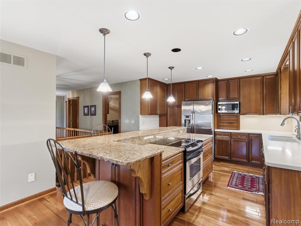 23 Chateaux Du Lac, Fenton, MI 48430 — Photo 11