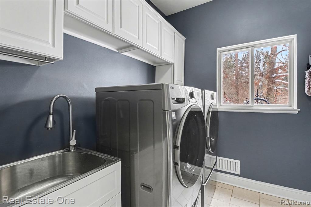 7907 Brookwood Drive, Clarkston, MI 48348 — Photo 11