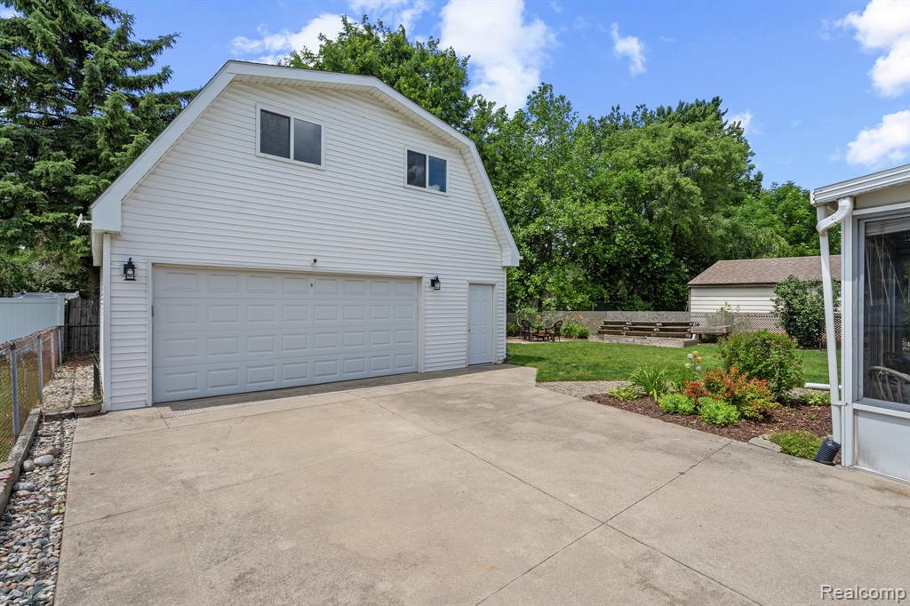 43057 Bond Court, Sterling Heights, MI 48313 — Photo 10