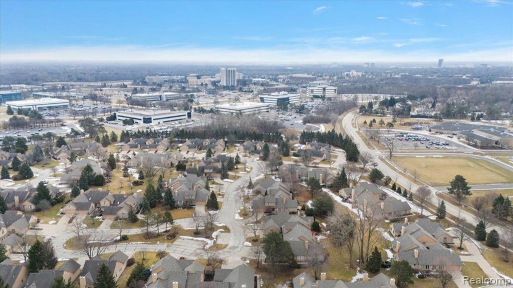 5853 Dawn Ridge Drive, Troy, MI 48098 — Photo 12