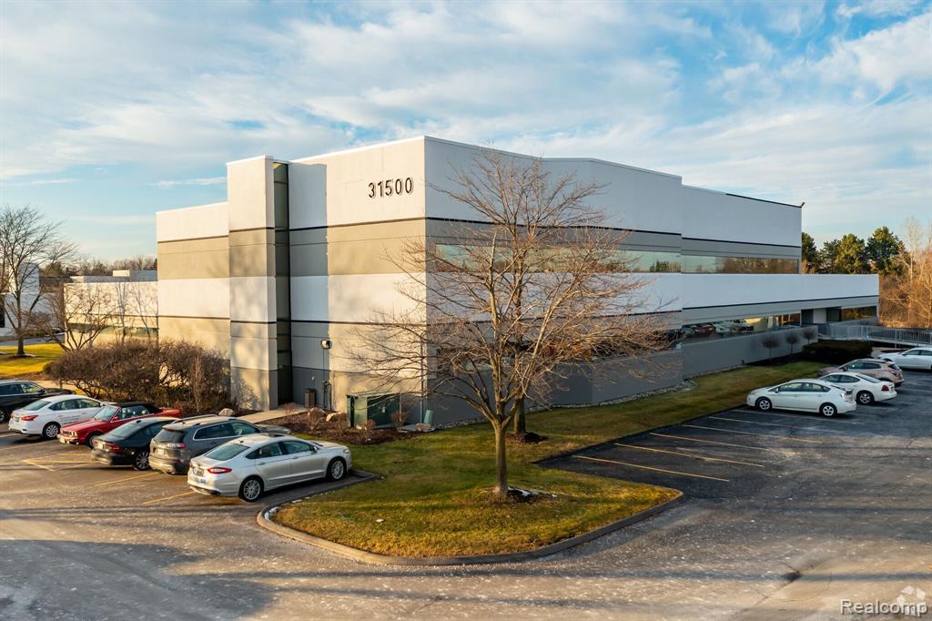 31500 W 13 MILE Road, Farmington Hills, MI 48334