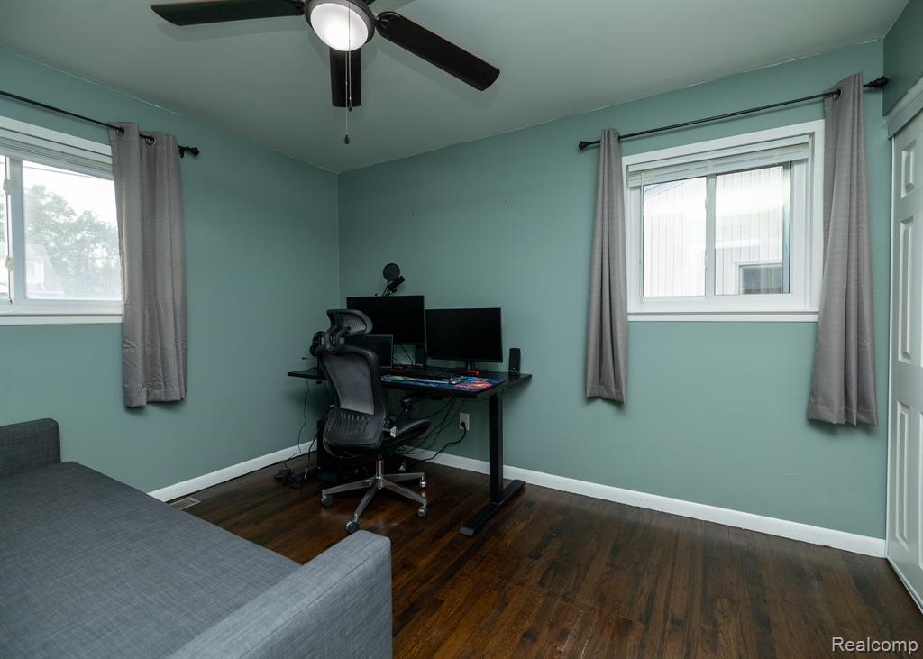 853 E Lincoln Avenue, Madison Heights, MI 48071 — Photo 17