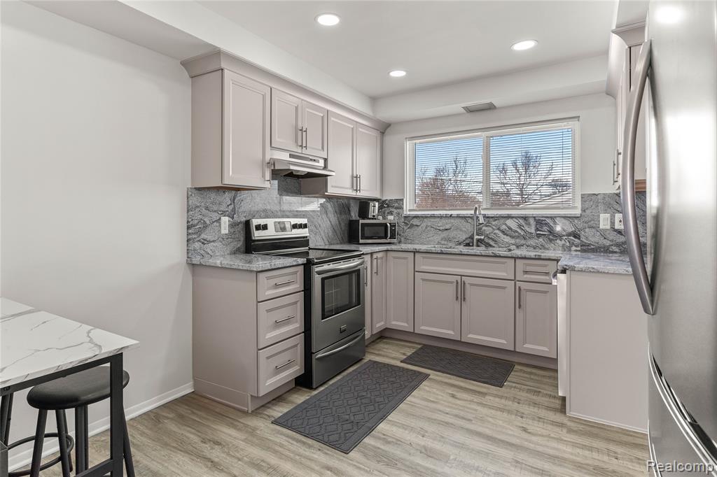 7154 Plainfield Street, Dearborn Heights, MI 48127 — Photo 13