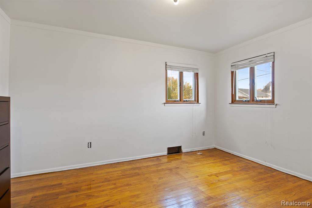 6916 KINMORE Street, Dearborn Heights, MI 48127 — Photo 14
