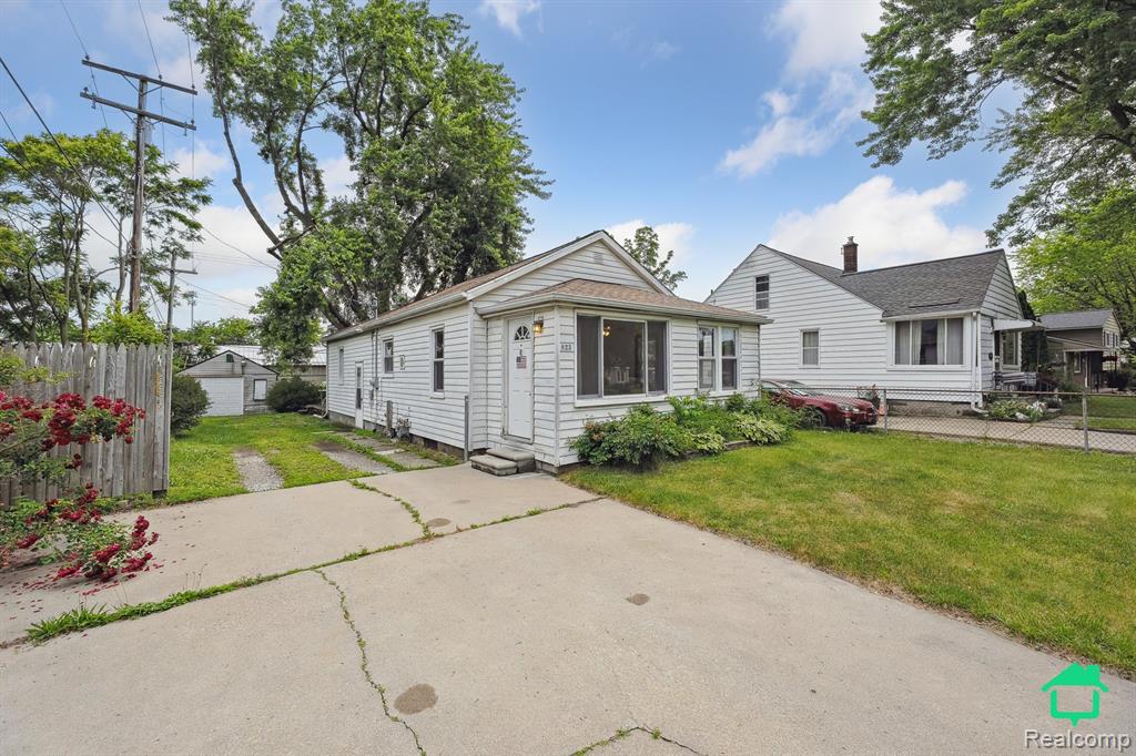 823 Hawthorne Avenue, Ypsilanti, MI 48198 — Photo 2