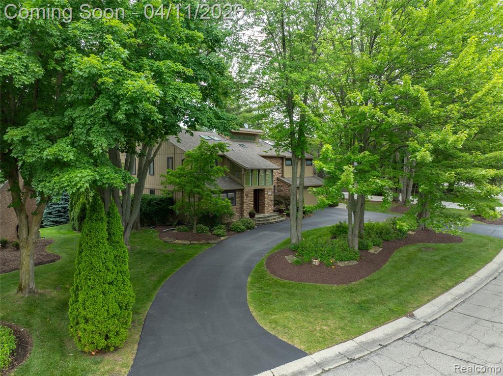 4683 Maura Lane, West Bloomfield, MI 48323 — Photo 2