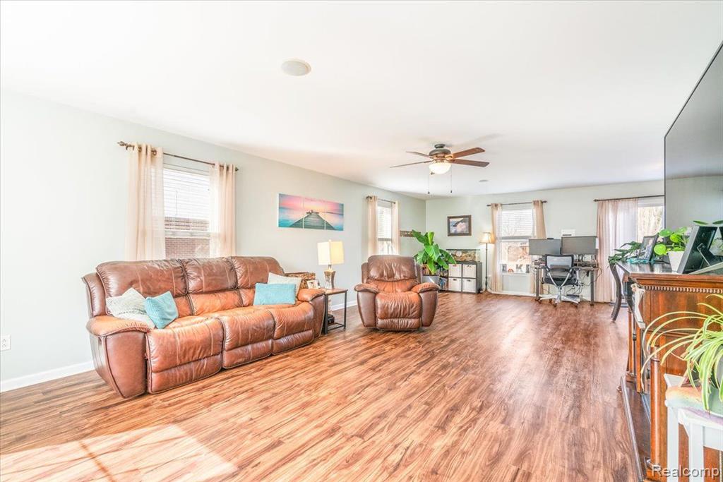 42936 N CUMBERLAND Drive, Belleville, MI 48111 — Photo 4