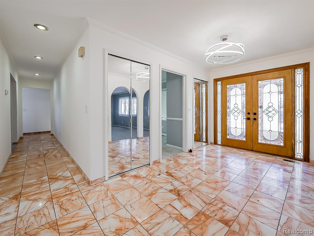 7329 Camelot Drive, West Bloomfield, MI — Photo 5