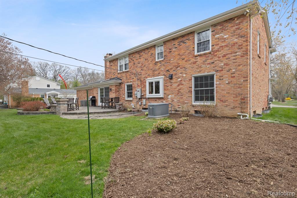 815 GREAT OAKS Drive, Bloomfield Hills, MI 48304 — Photo 38
