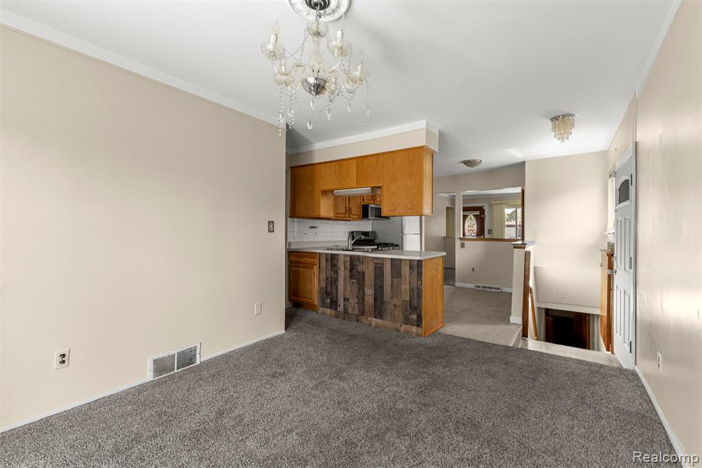 6131 N Evangeline Street, Dearborn Heights, MI 48127 — Photo 13