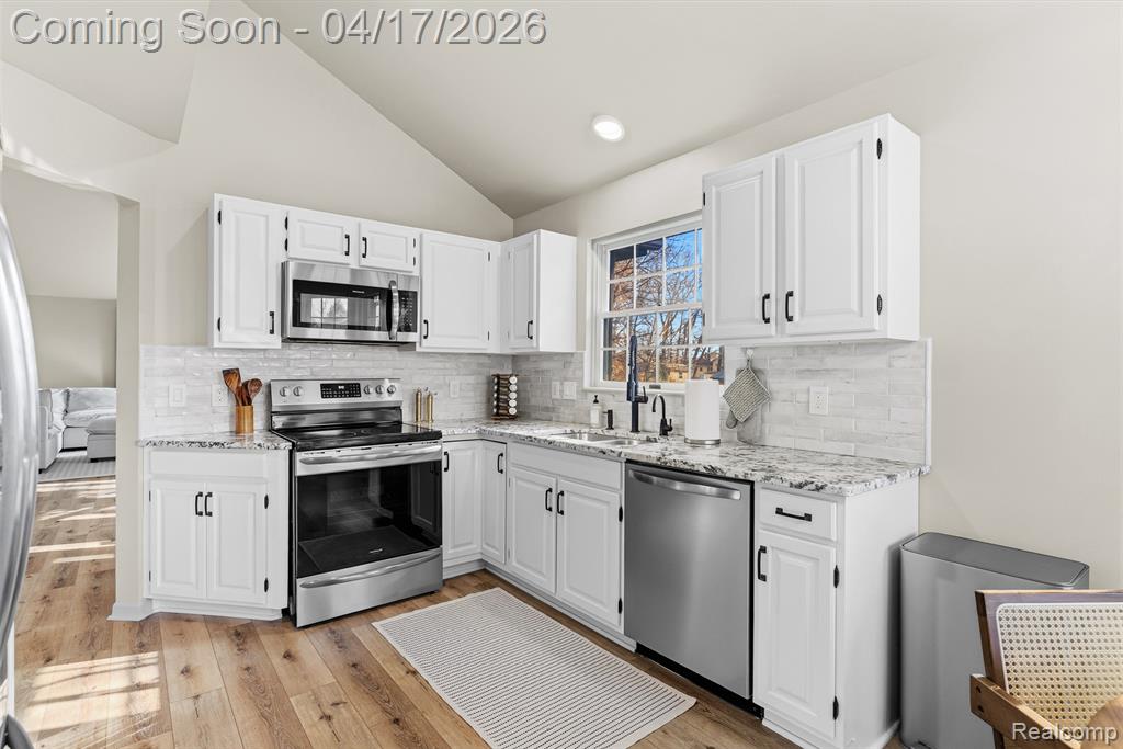 2270 Golden Pond, Fenton, MI, 48430