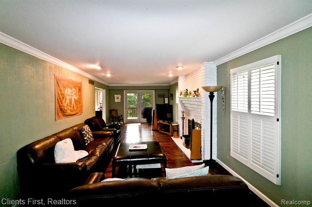 1030 FAIRMOUNT Drive, Ann Arbor, MI 48105 — Photo 8