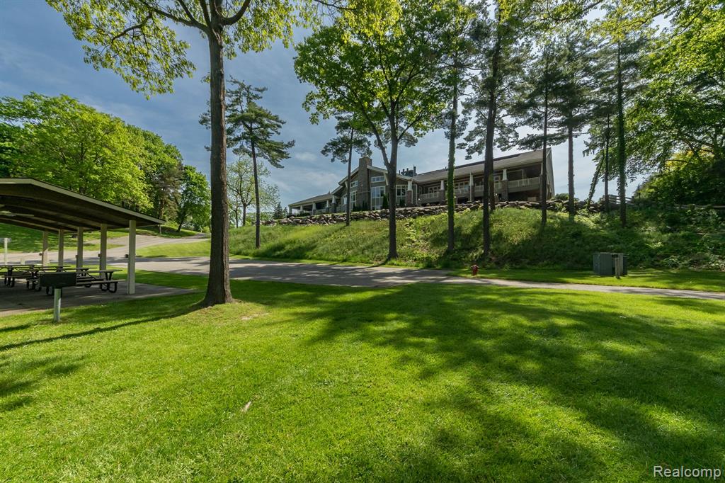 4467 GOLF VIEW Drive, Brighton, MI 48116 — Photo 49