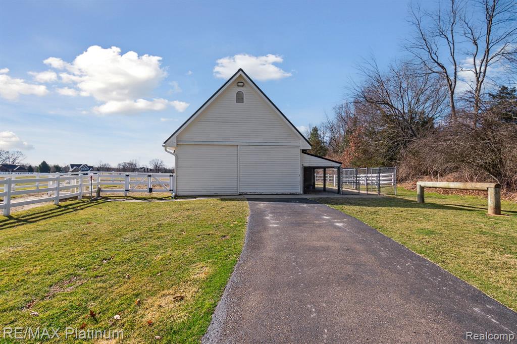 3304 OUTBACK Trail, Pinckney, MI 48169 — Photo 40