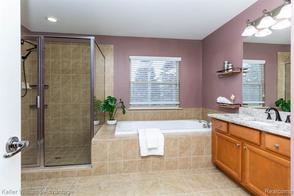 24975 Bloomfield Court, Novi, MI — Photo 23