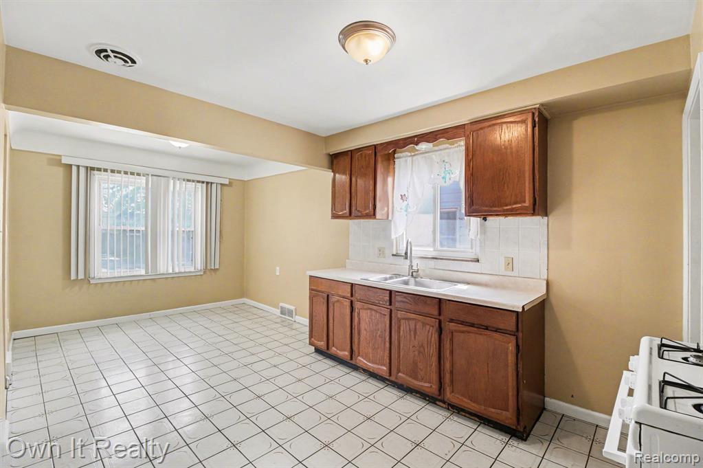 6791 Winthrop Street, Detroit, MI 48228 — Photo 10