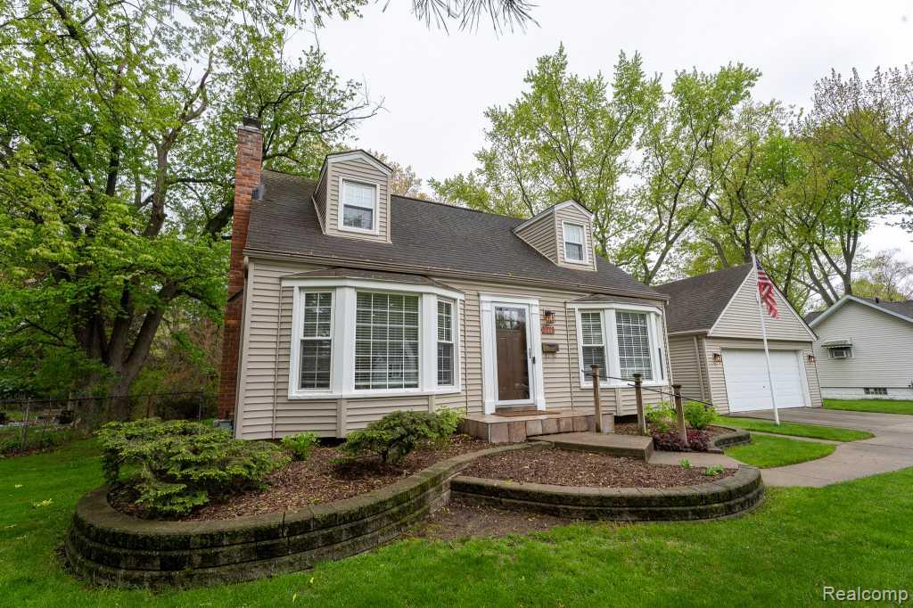 244 Gladwin Avenue, Commerce Twp, MI — Photo 2