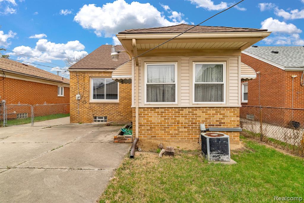 8227 Bingham Street, Detroit, MI 48228 — Photo 31