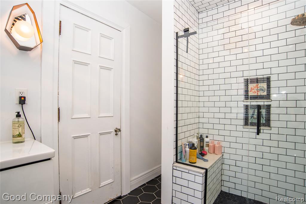 1704 Iroquois Street, Detroit, MI 48214 — Photo 30