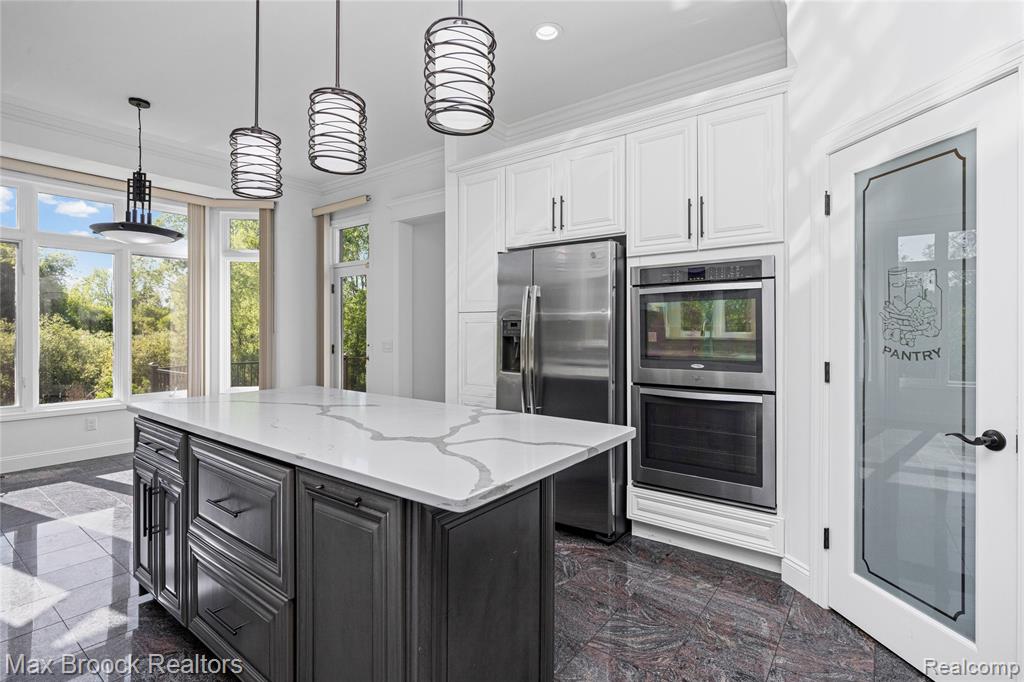 6664 Apple Blossom Trail, West Bloomfield, MI — Photo 16