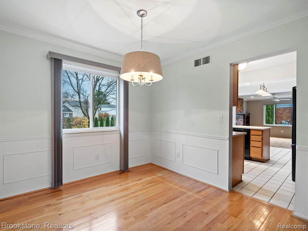 5628 PATTERSON Drive, Troy, MI 48085 — Photo 9