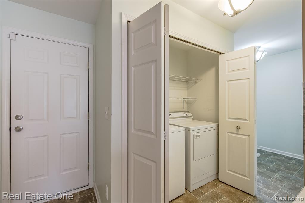 1277 Edelweiss Lane, Waterford, MI 48327 — Photo 13