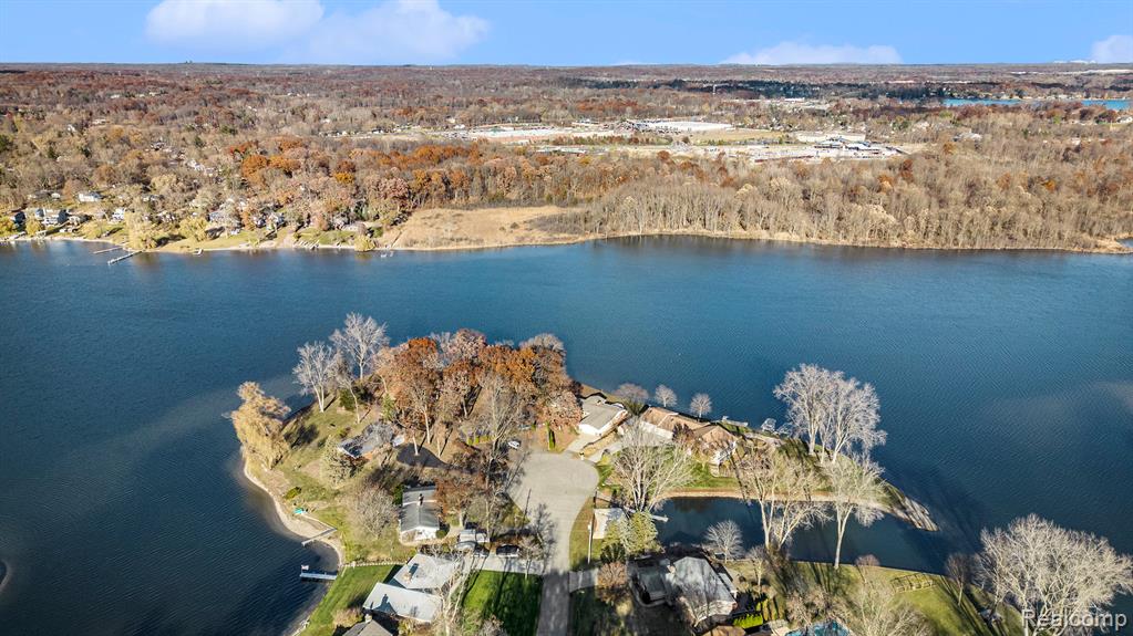 736 Beachway Drive, White Lake, MI 48383 — Photo 33
