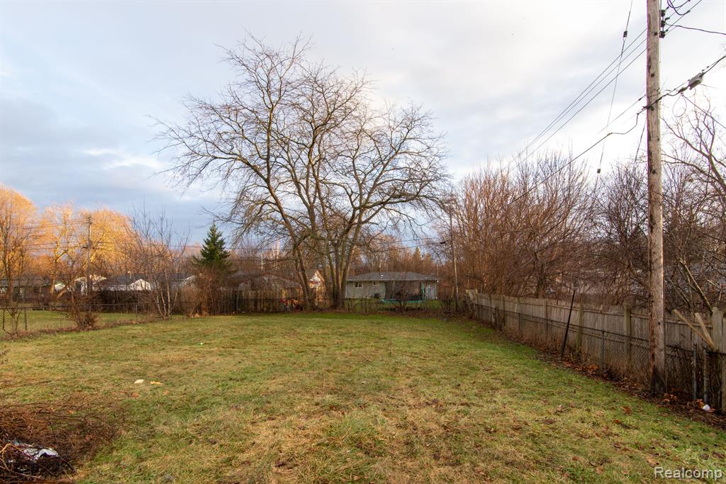 2303 W COLDWATER Road, Flint, MI 48505 — Photo 19