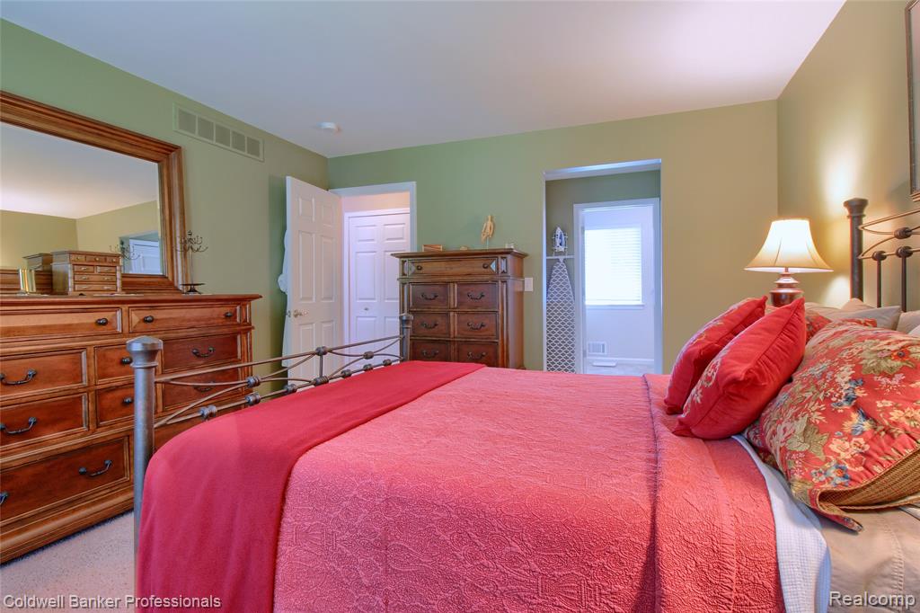 7749 Dover Drive, Ypsilanti, MI 48197 — Photo 17