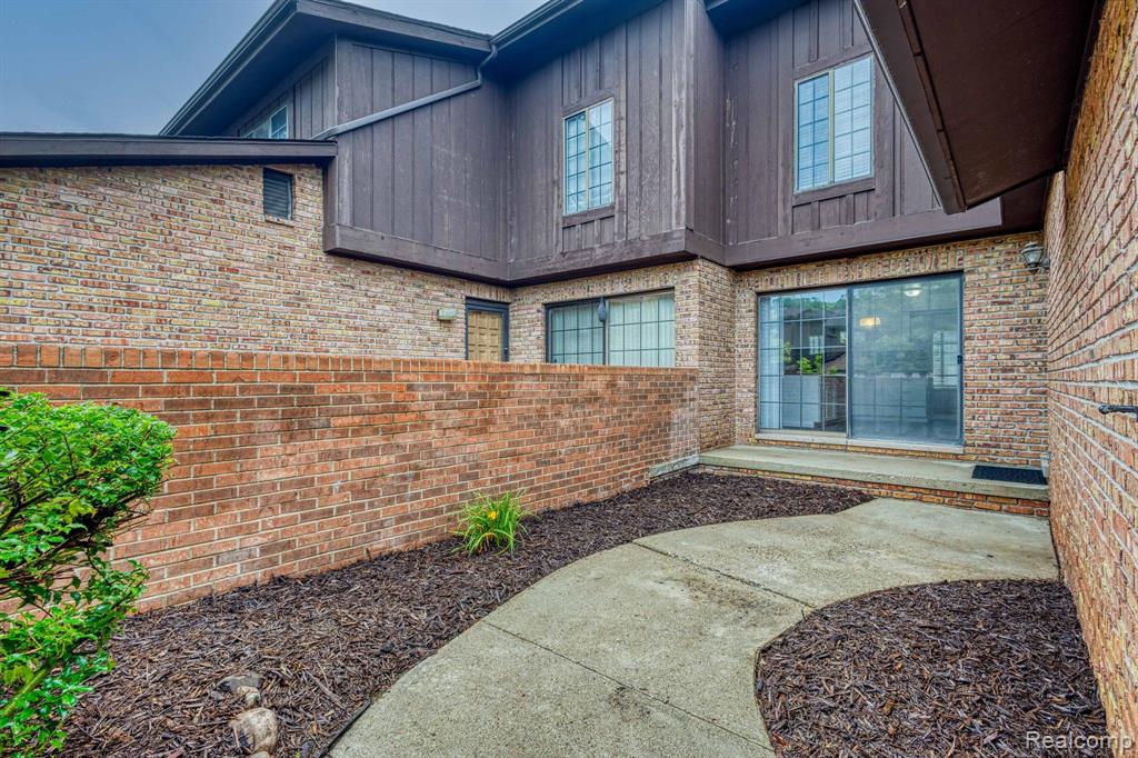 26188 SUMMERDALE Drive, Southfield, MI 48033 — Photo 3