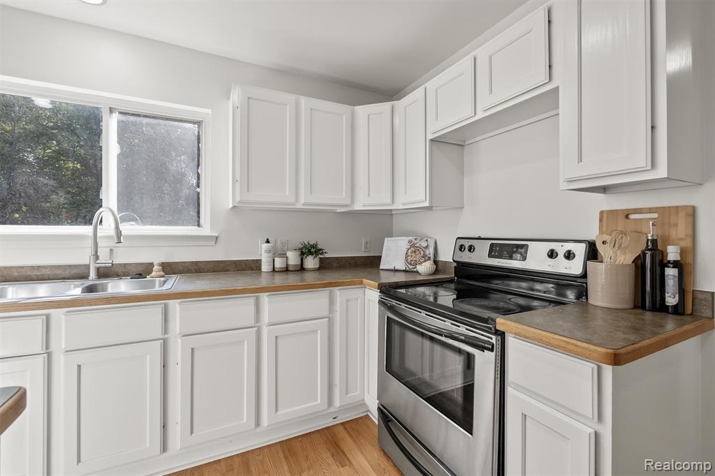 9266 Hillcrest, Clarkston, MI 48348 — Photo 12